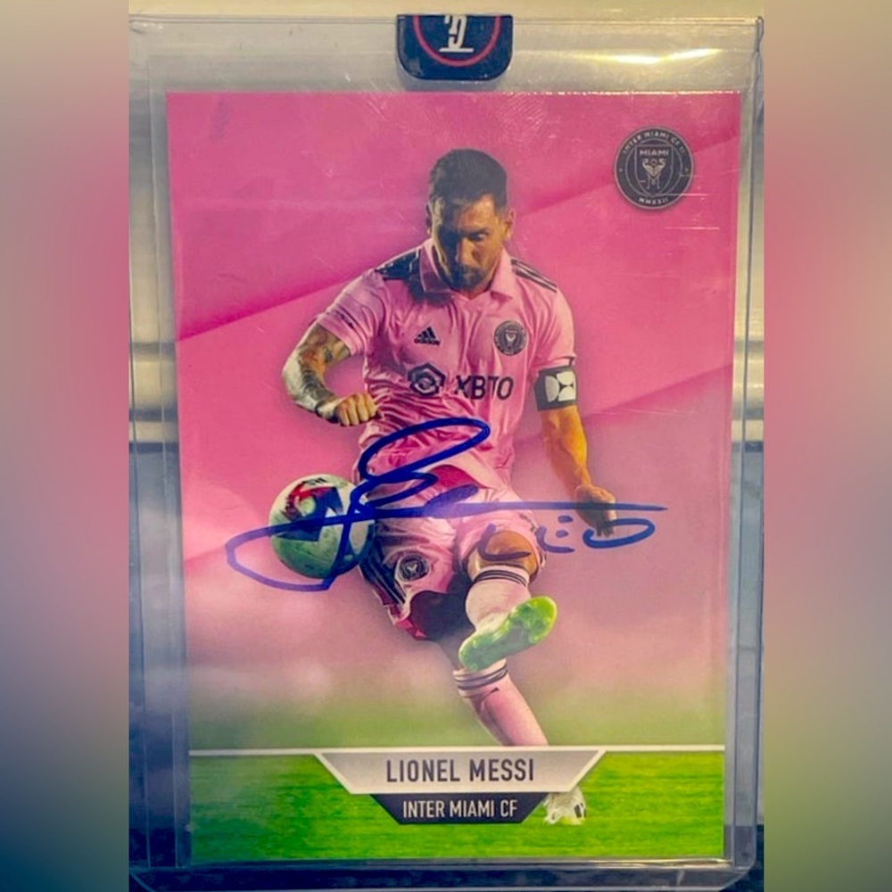 Messi authentic signed card